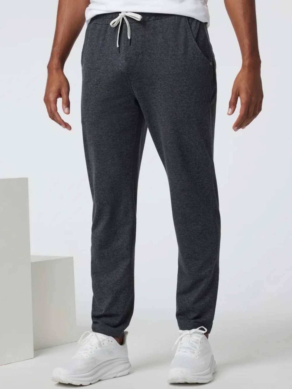 Vuori  Men’s Ponto Performance Pants
DreamKnit Pants Heathered #C00